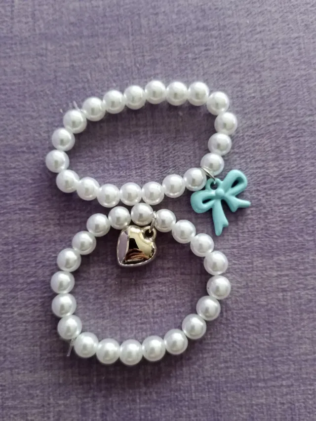 Braccialetti o collane per bambine con perle