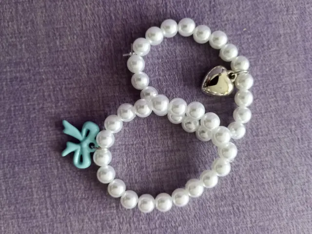 Braccialetti o collane per bambine con perle