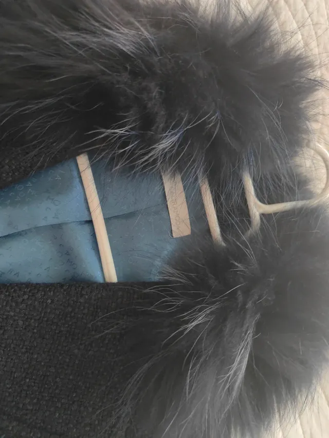 Americana azul con cuello de pelo, se puede quitar