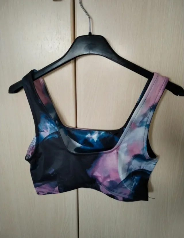 Top estampado abstracto