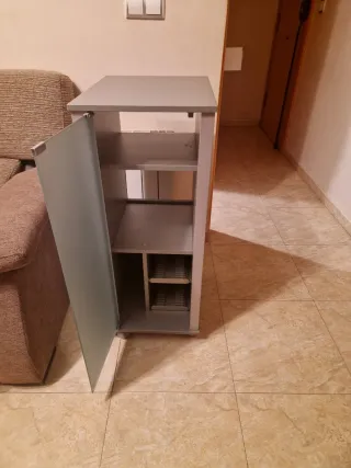 Mobile ausiliario in vetro e metallo grigio