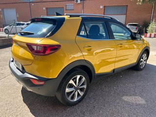 IMPECABLE!!! KIA STONIC HIBRIDO