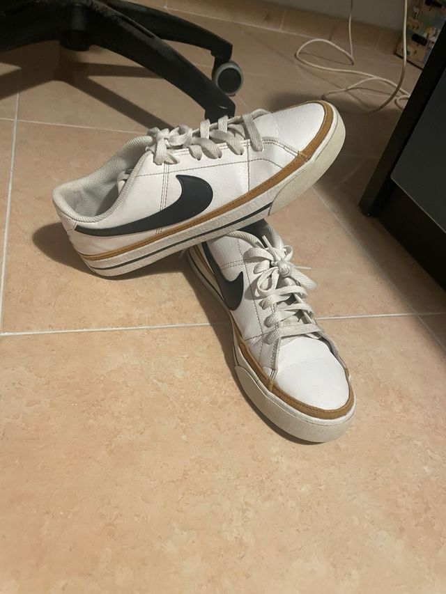 Zapatillas Nike Blancas y Marrones