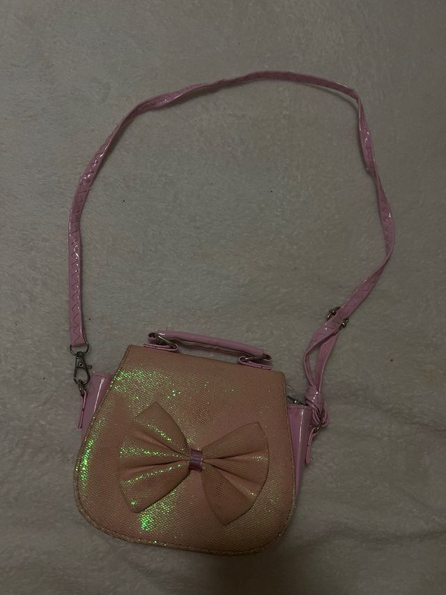 Bolso rosa con lazo brillante