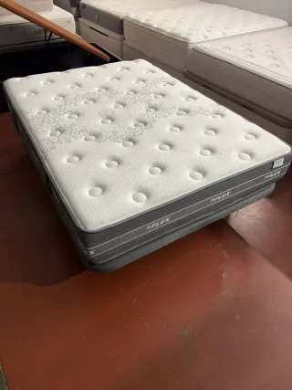 Base tapizada y colchón Flex Nube 135x180