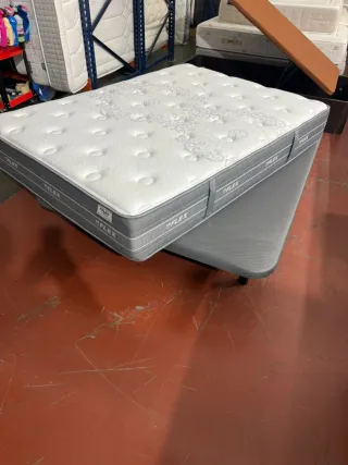 Base tapizada y colchón Flex Nube 135x180