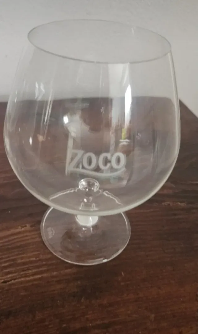 5 copas grandes de coñac con el logo de Zoco