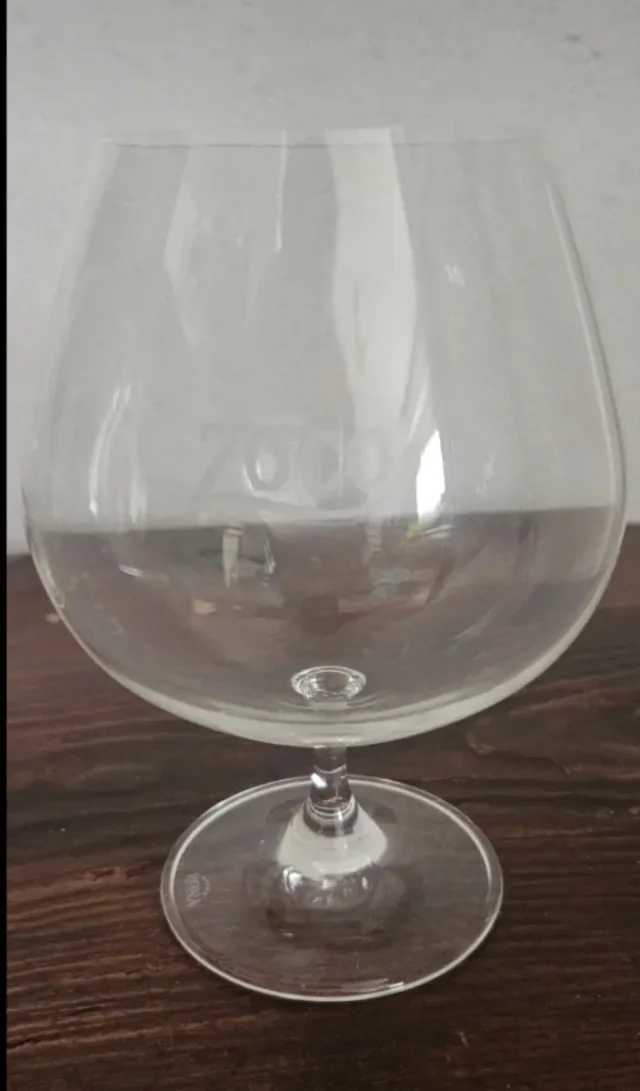 5 copas grandes de coñac con el logo de Zoco