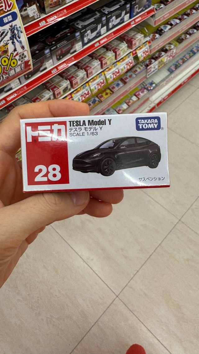 Tesla Model Y Takara Tomy 1/63