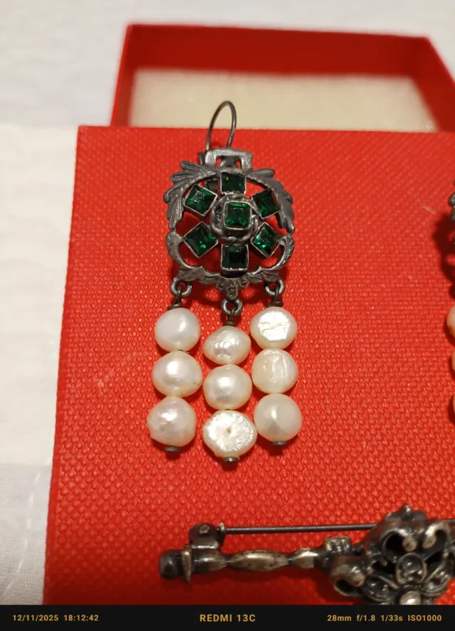 Pendientes y broche fallera verde