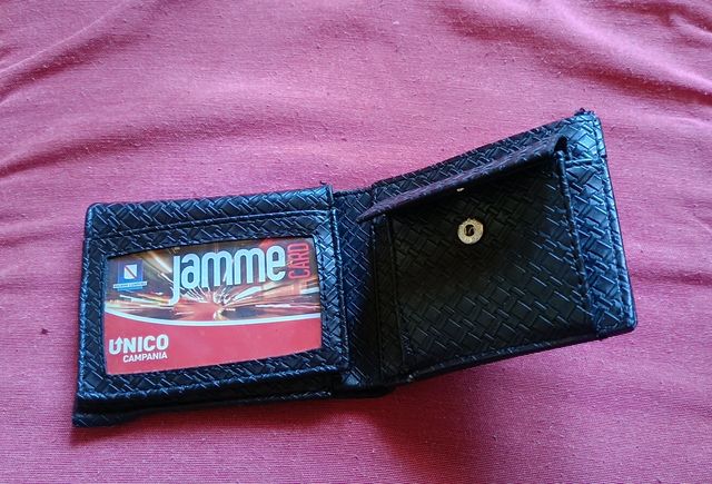 Portafoglio nero intrecciato