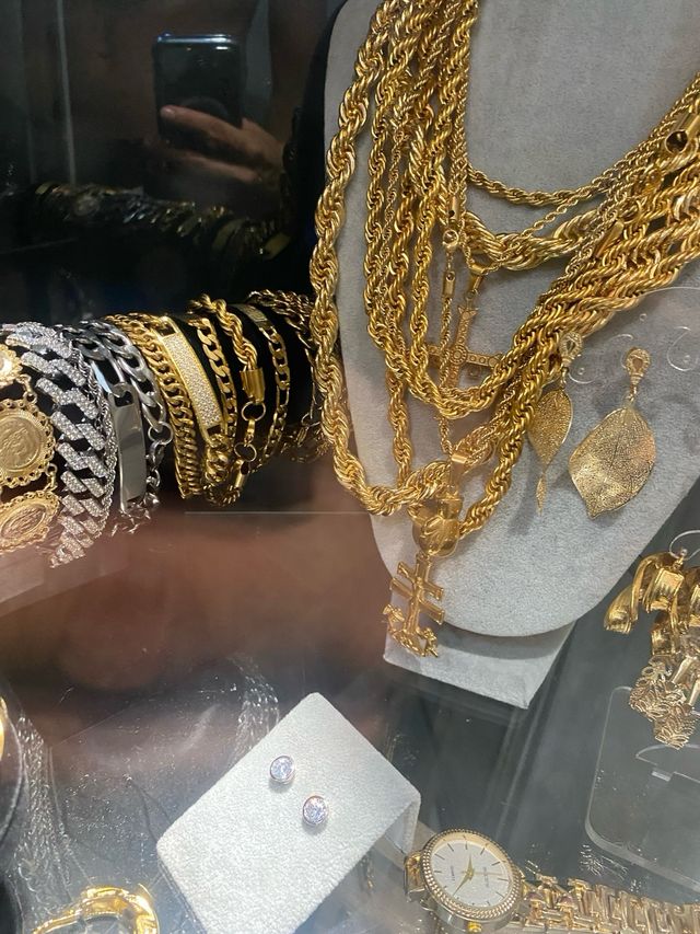 Cordón bañado en oro