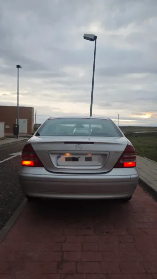 Mercedes-Benz Clase C 2004