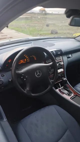 Mercedes-Benz Clase C 2004