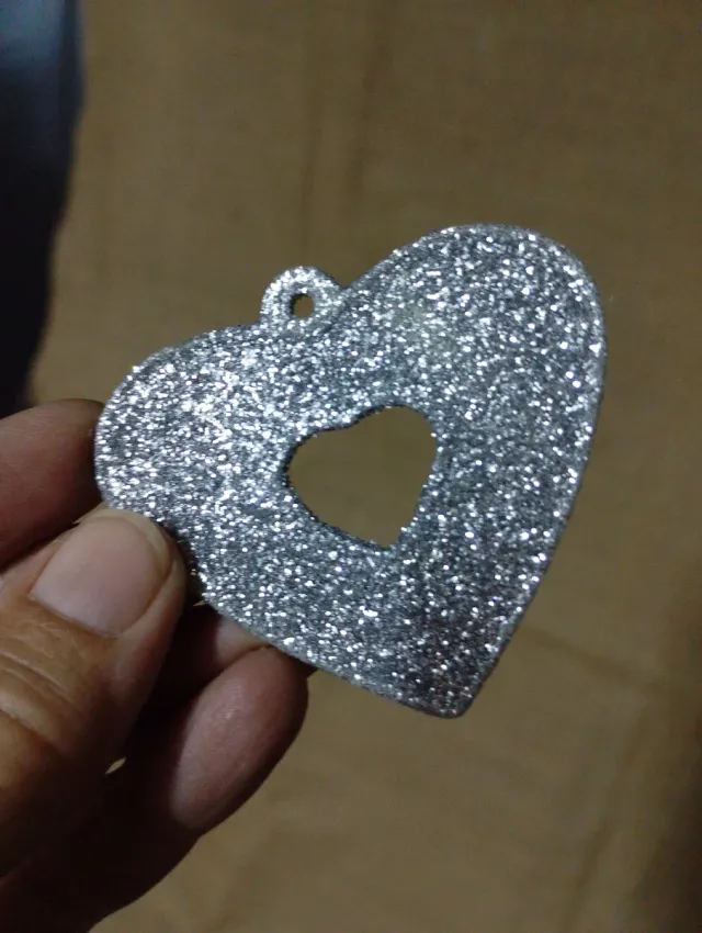 8 Adornos Coração Brilhantes