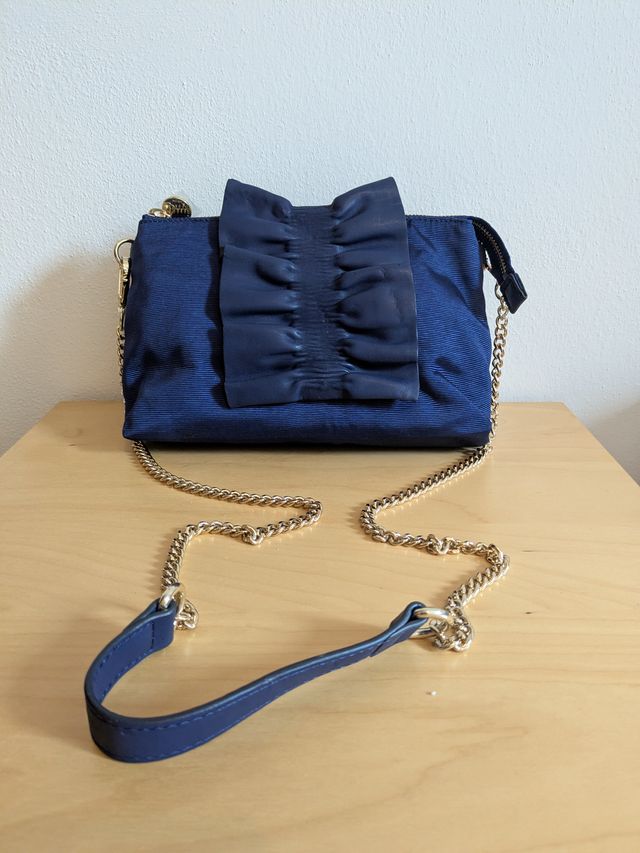 Borsetta pochette blu con catena oro