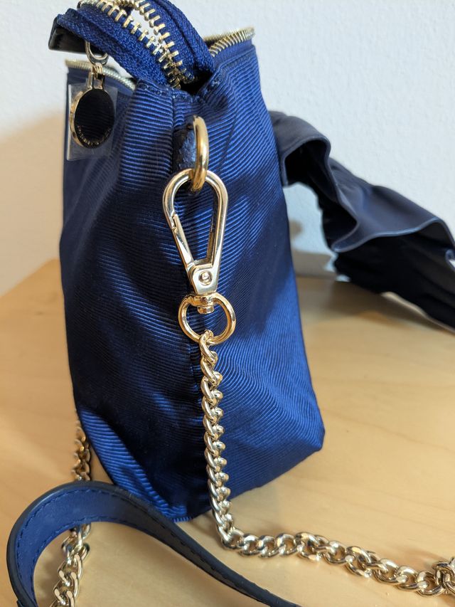 Borsetta pochette blu con catena oro