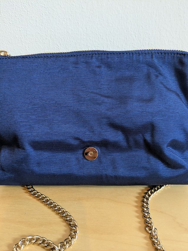 Borsetta pochette blu con catena oro