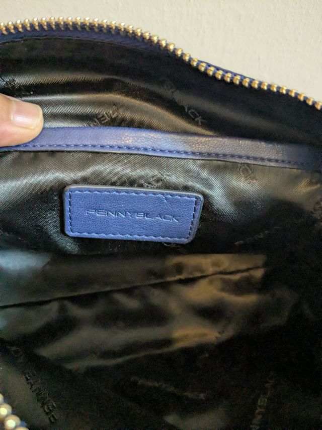 Borsetta pochette blu con catena oro