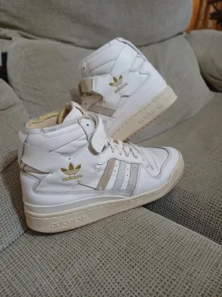 Zapatillas Adidas Altas Blancas y Doradas