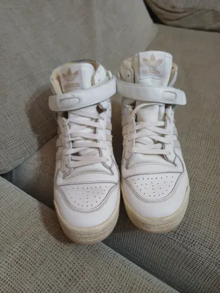 Zapatillas Adidas Altas Blancas y Doradas