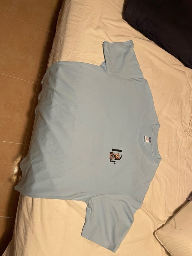 Camiseta Dior azul con estampado