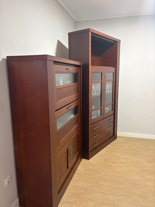 Vitrina de madera y cristal para licores
