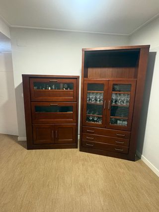 Vitrina de madera y cristal para licores