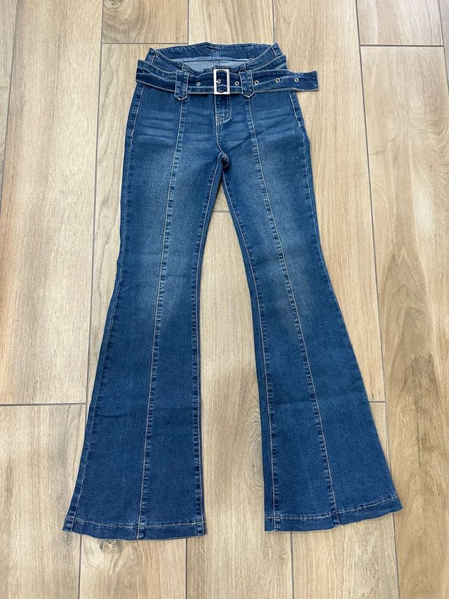 Vaqueros Y2K campana con cinturón