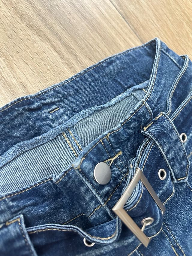 Vaqueros Y2K campana con cinturón