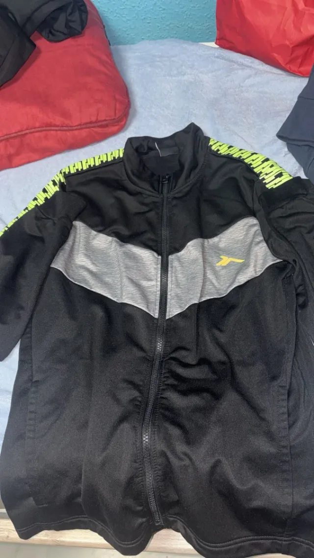 Chándal hombre negro y gris