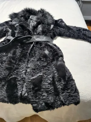 Chaquetón Piel Sintética Negro.