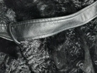 Chaquetón Piel Sintética Negro.