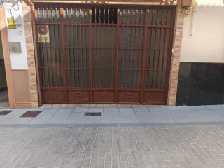 Puerta de garaje automática con motor