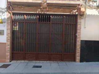 Puerta de garaje automática con motor