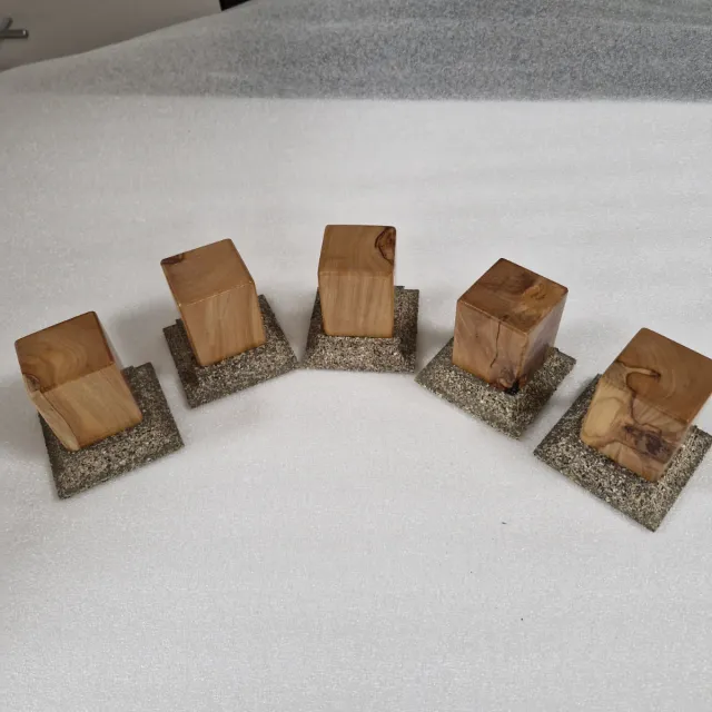 Lote 5 peanas pedestal madera y piedra