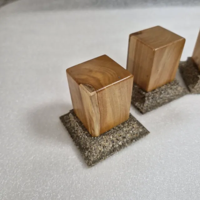 Lote 5 peanas pedestal madera y piedra