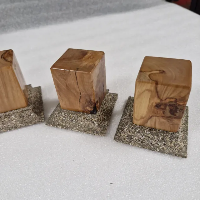 Lote 5 peanas pedestal madera y piedra