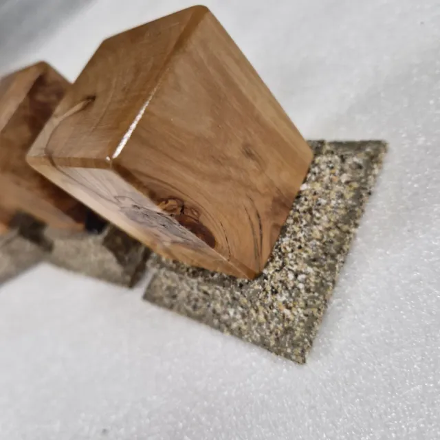 Lote 5 peanas pedestal madera y piedra