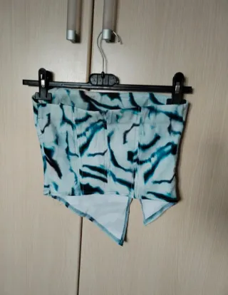 Top estampado cebra verde y negro