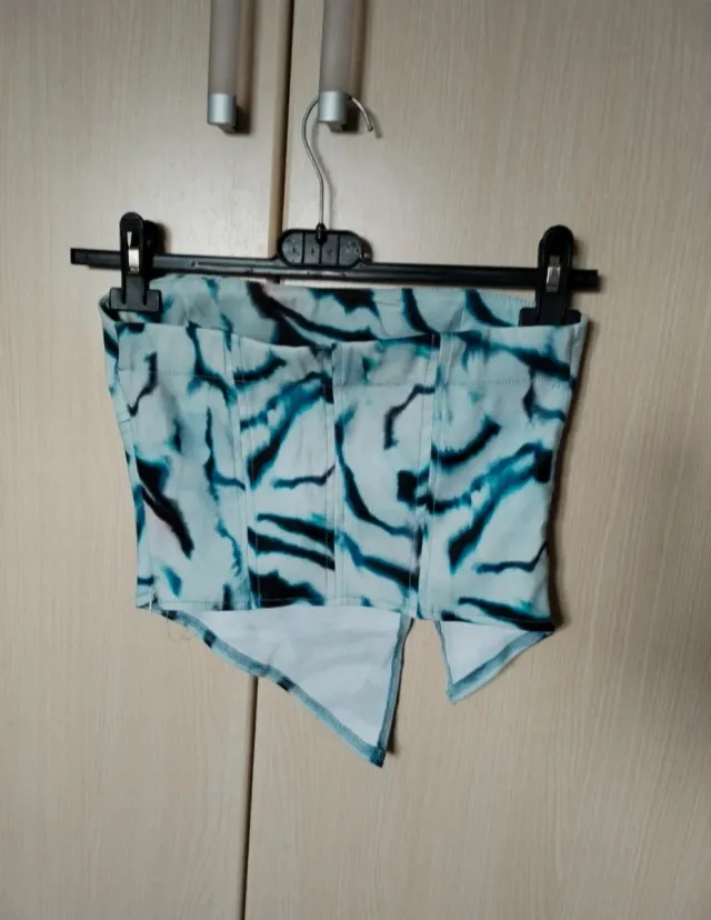 Top estampado cebra verde y negro