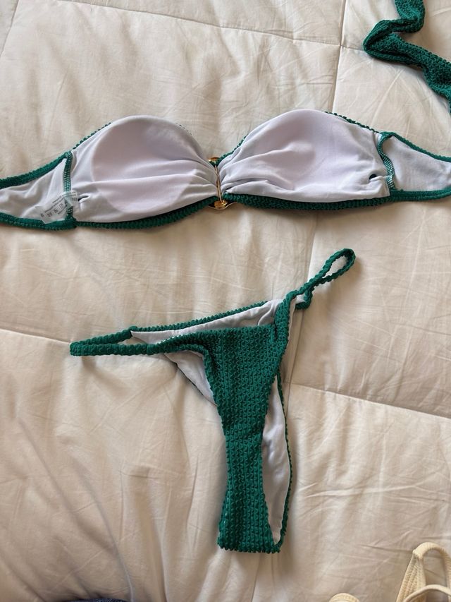 Bikini SHEIN verde con detalle dorado