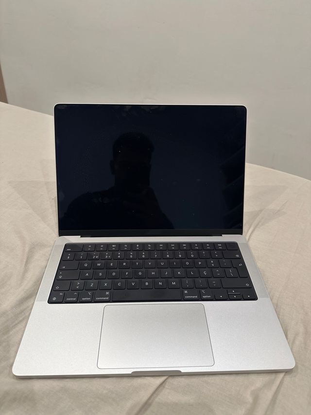 MacBook Pro M1 Pro 16GB 1TB Plata