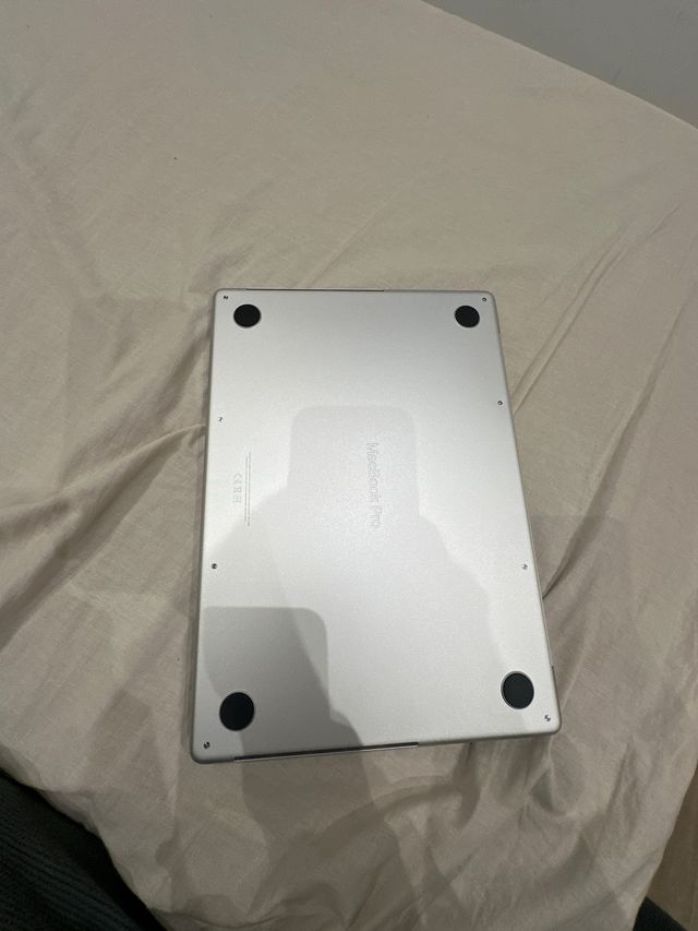 MacBook Pro M1 Pro 16GB 1TB Plata