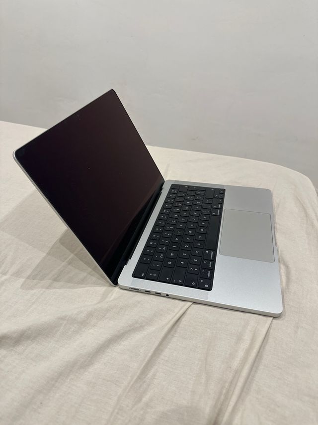 MacBook Pro M1 Pro 16GB 1TB Plata
