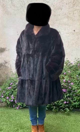 Espectacular abrigo tipo visón negro/marrón.