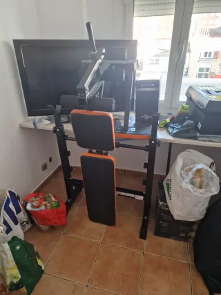 Banco de ejercicios plegable y pesas