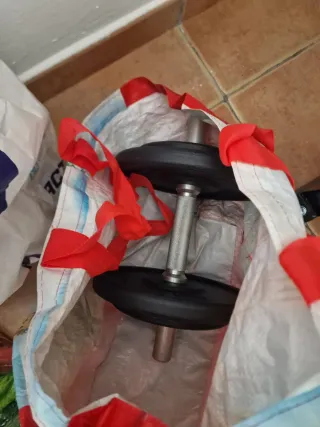 Banco de ejercicios plegable y pesas