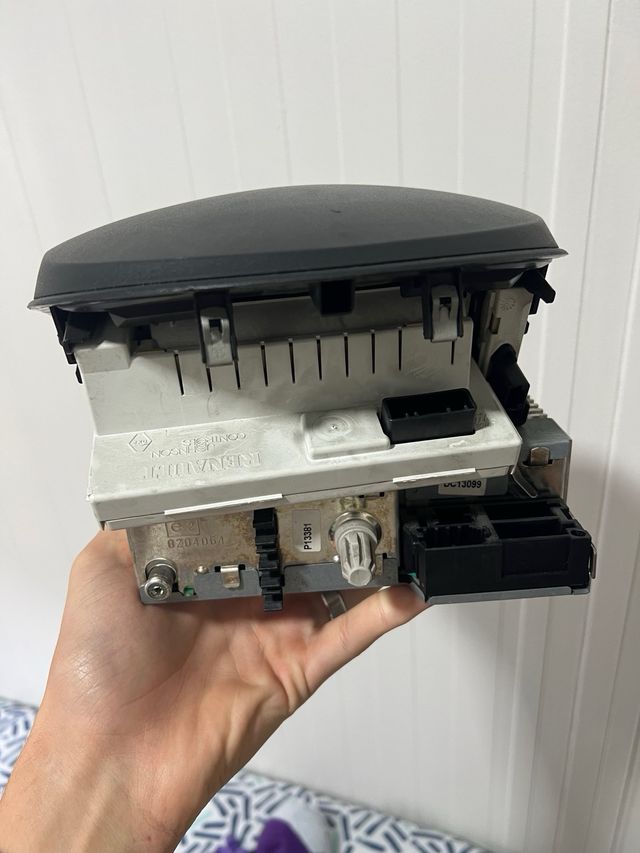 Pantalla y Radio Clio 3 (2007)