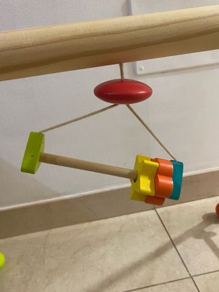 Gimnasio de actividades de madera para bebés